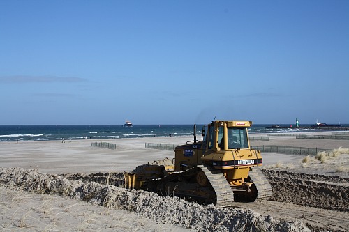 Warnemünde
<p>Coastal measures for tourism: digging the dune</p>
Küste - Strand, Erosion, Küstenschutz
Lisa Paglialonga
